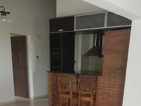 Casa en Alquiler con 3 cocheras