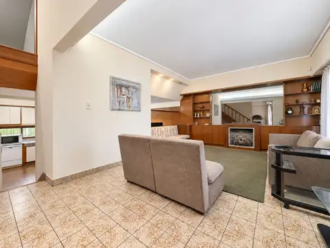 Casa 6 ambientes con 2 baños