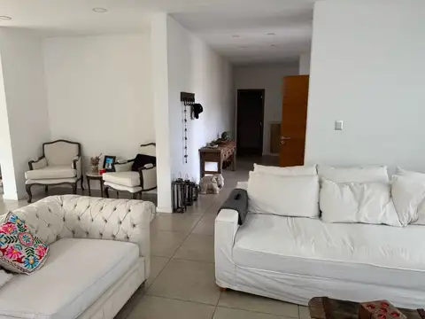 Casa en Venta en City Bell, USD 520.000