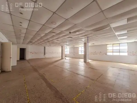 Oficina de 454 m2 en alquiler, dentro de predio con seguridad, Florida Oeste