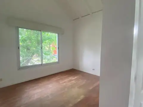 Casa 4 ambientes con 5 baños