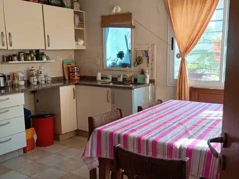 Casa 6 ambientes con 3 baños
