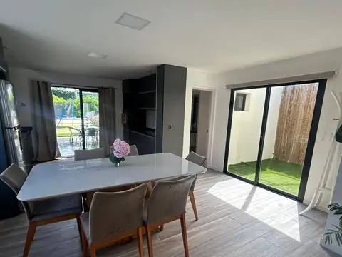 Calle del Rodeo y El 100