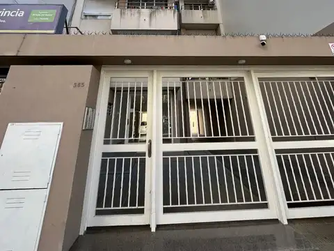 Excelente departamento con balcon