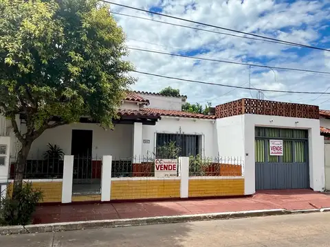 VENDE Casa 2 dormitorios 2 baños. C/ Cochera. B° Berón de Astrada