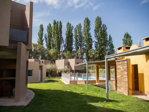 Complejo Turistico 6 cabañas 2 piletas Maipu