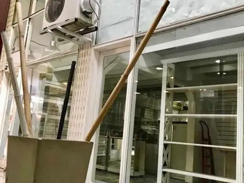 Local comercial en excelente ubicación. Galería Norte