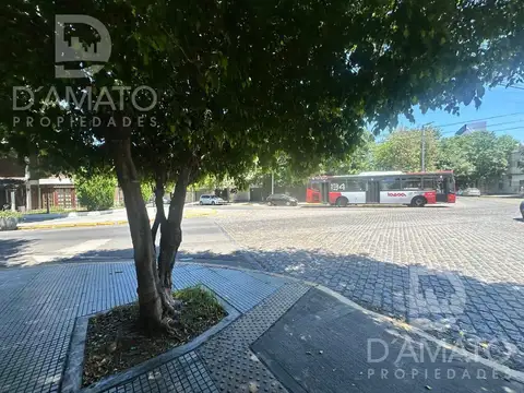 Casa en Alquiler con 1 cochera