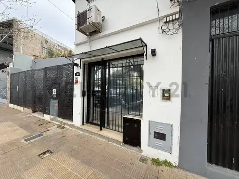 Andrés Rolón 200, Piso 0