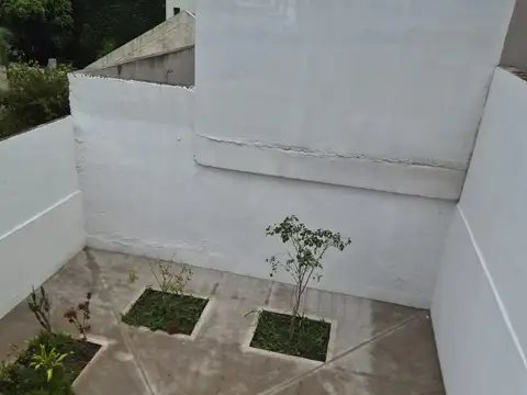 Local en Venta en Luis Agote, USD 330.000