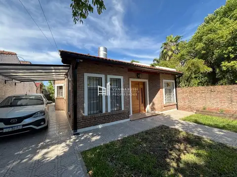 CASA EN VENTA - LA PLATA 700