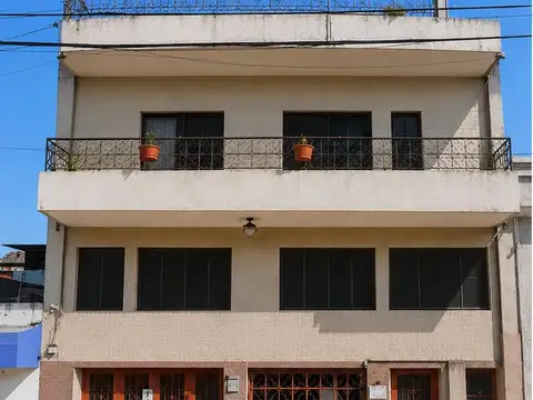 Galpon con vivienda Molina y Andorra 1,2,3 piso. Taller