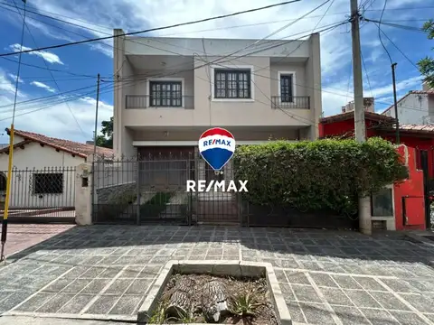 VENTA CASA 5 DORMITORIOS AV. URUGUAY