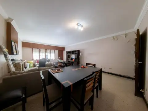 Casa 7 ambientes con 3 baños