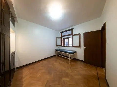 VENTA CASA 5 DORMITORIOS AV. URUGUAY