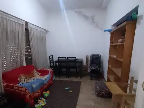Depto Tipo Casa 3 ambientes con 1 baño