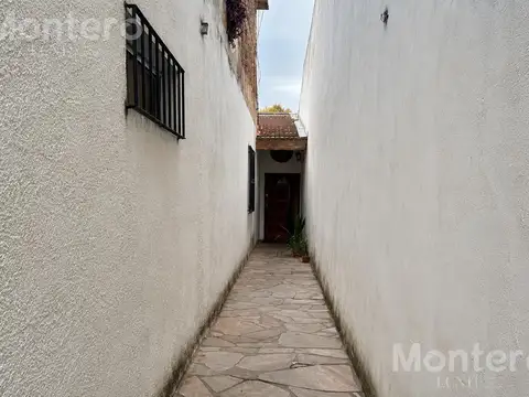 Venta Lote  478 m2, 8.66 m x 54.30 m,  Versalles, USAB 2
