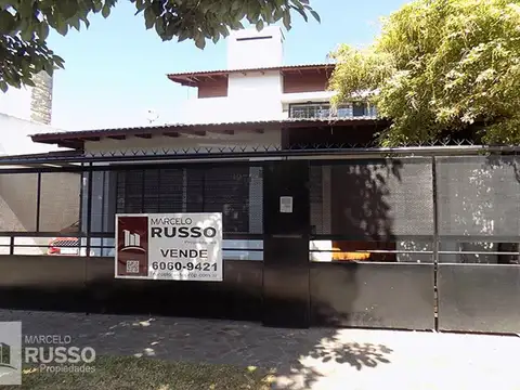 EXCELENTE CASA 4 AMBIENTES c/ PISCINA – Bº INGLES