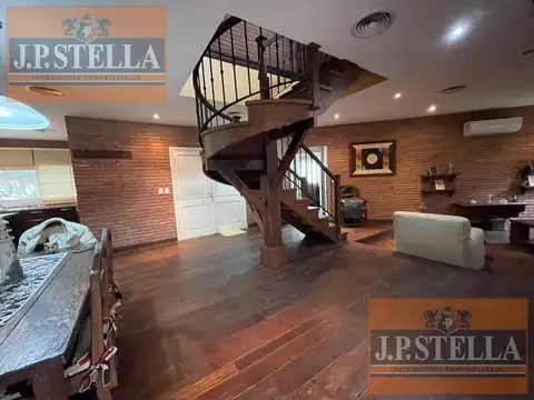 Excelente Chalet 5 Amb. c/ Pileta 244 m² Cub. - Barrio La Deseada - Ezeiza