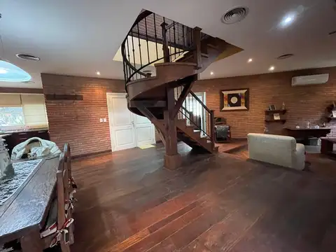 Excelente Chalet 5 Amb. c/ Pileta 244 m² Cub. - Barrio La Deseada - Ezeiza