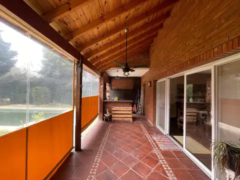 Casa 5 ambientes con 3 baños