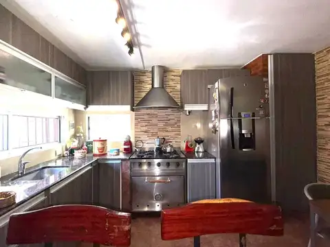 Casa 3 ambientes con 2 baños