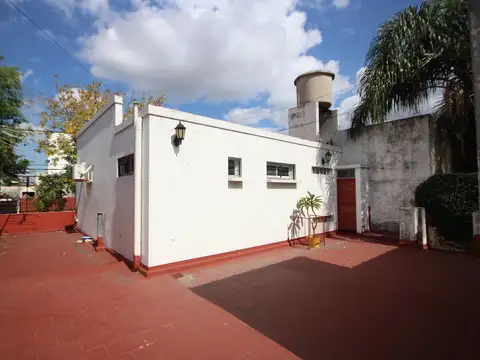 Casa 7 ambientes con 2 baños
