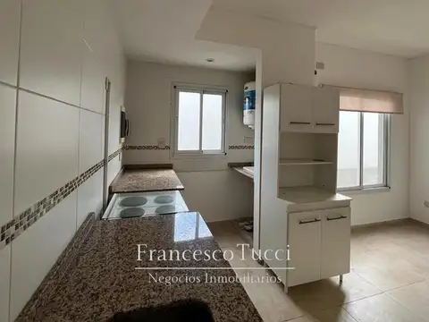 Depto Tipo Casa en Venta en Castelar, USD 65.000