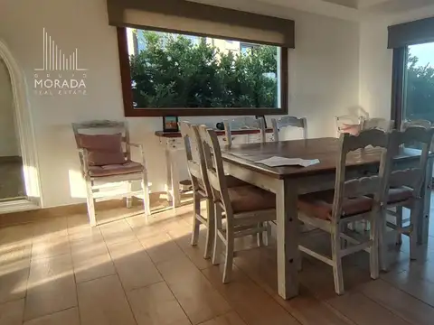 Casa en Venta con 4 cocheras