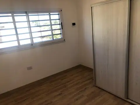 Pequeño Departamento en Alquiler de 2 Ambientes en Alquiler en Quilmes Este