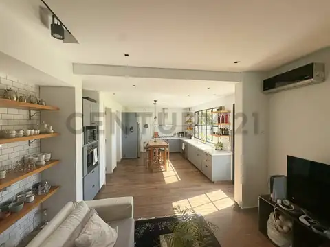 Casa en Alquiler Temporal con 3 cocheras