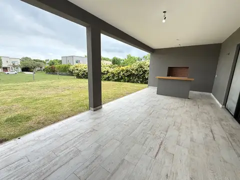 Casa 5 ambientes con 4 baños