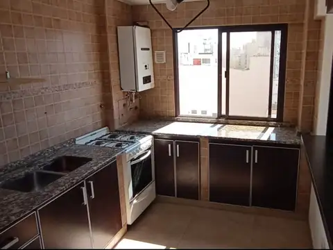 Departamento Apto Profesional a metros de H Irigoyen 2 ambientes Amplios
