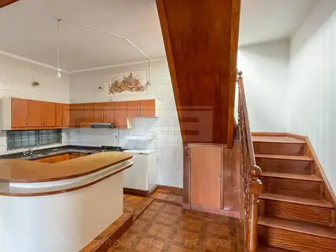 Casa en Alquiler con 3 cocheras
