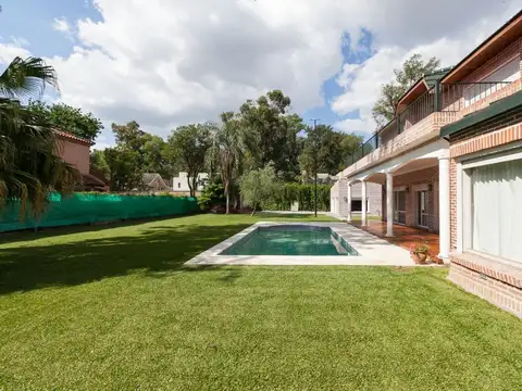 DESTACADA CASA EN LAS LOMAS DE SAN ISIDRO
