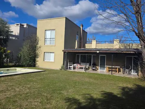 Casa en Alquiler de 3 dormitorios