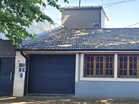 EXCELENTE PH EN PLANTA BAJA AL FRENTE I TOTALMENTE INDEPENDIENTE I AMPLIOS AMBIENTES I 2 DORMITORIOS I 3 BAÑOS I GARAGE I PATIO I ++ SIN EXPENSAS ++