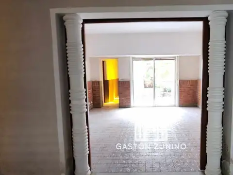 VENTA DE IMPONENTE CASA CÉNTRICA EN MERCEDES