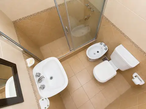 Casa 5 ambientes con 3 baños