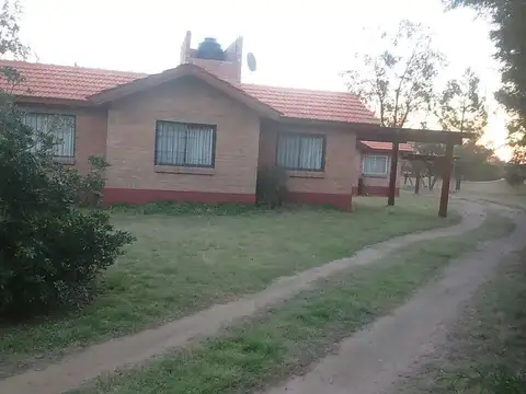 Edificio Comercial en venta - 4 Chalets - 2.500Mts2 - San Luis