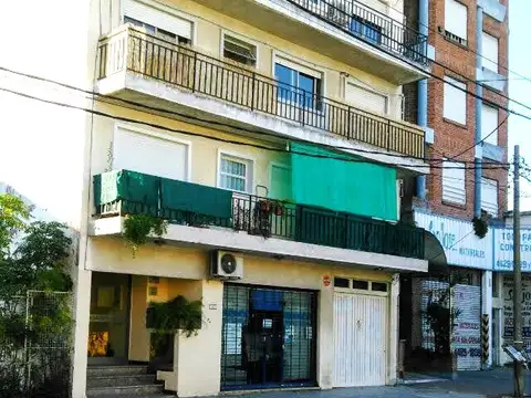 Departamento dos ambientes en muy buen estado, Morón centro.