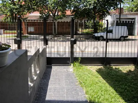 Impecable Triplex 5 Ambientes con Playroom y Cochera en Ubicación Estratégica – Florida Oeste