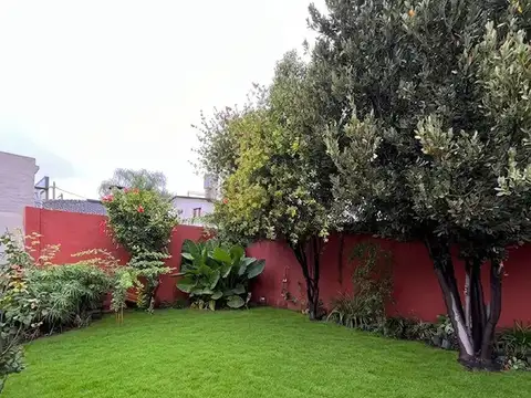 VENTA DE CASA DE 2 DORMITORIOS CON PATIO Y QUINCHO GRANDE- ALTA GRACIA - BARRIO CAMARA