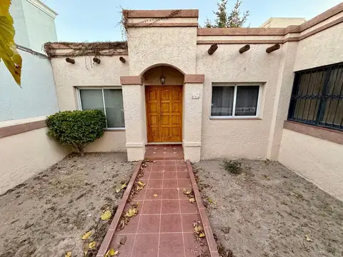 Casa 3 Dormitorios 2 Baños Barrio Furlotti 2 Cocheras Jardin Grande APTO CREDITO