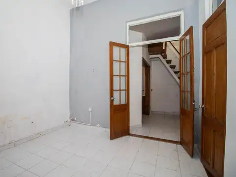 Casa 5 ambientes con 1 baño