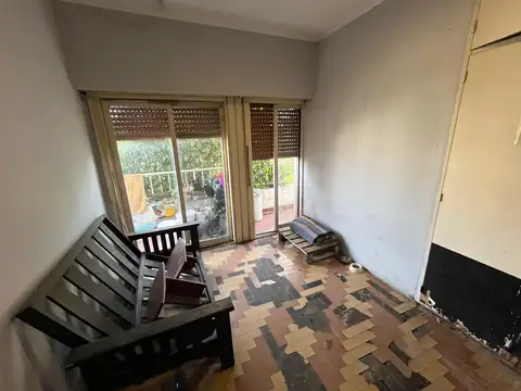 PH al frente en primer piso, 4 ambientes con terraza, Lomas del Mirador.