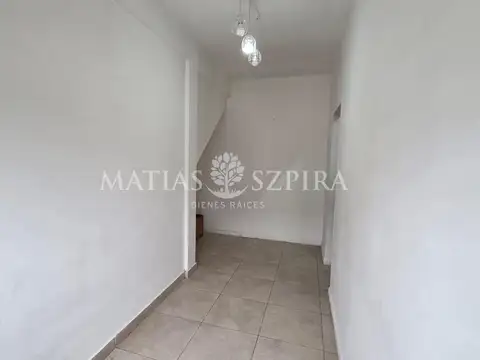 Depto Tipo Casa en Alquiler en Lomas del Mirador, $ 450.000