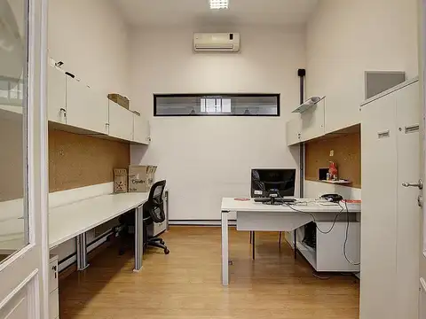 Impecable oficina de 400 M2 en Venta en edificio de estilo a metros del Congreso Nacional