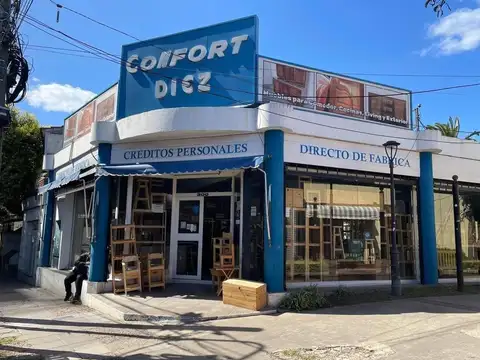 Tapia de Cruz 300. Entre Moreno y San lorenzo