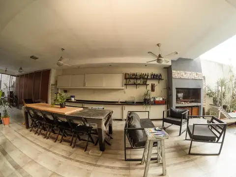 Casa en Venta con 2 cocheras